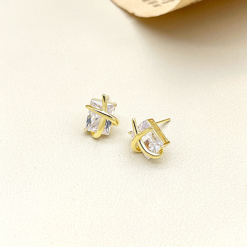 ZHONGTAI Sweet and little fresh earrings 13.3mmx10.3mm Diamond earrings, new trendy earrings, niche design, high-end feel earrings