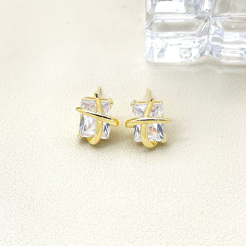 ZHONGTAI Sweet and little fresh earrings 13.3mmx10.3mm Diamond earrings, new trendy earrings, niche design, high-end feel earrings